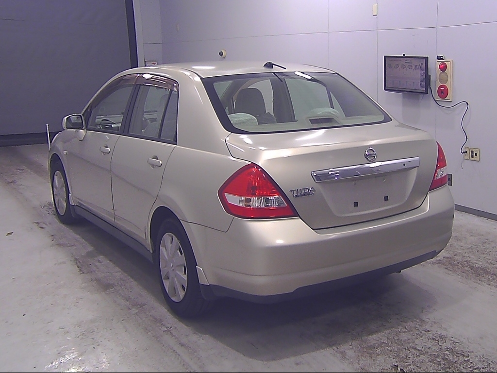 NISSAN TIIDA LATIO