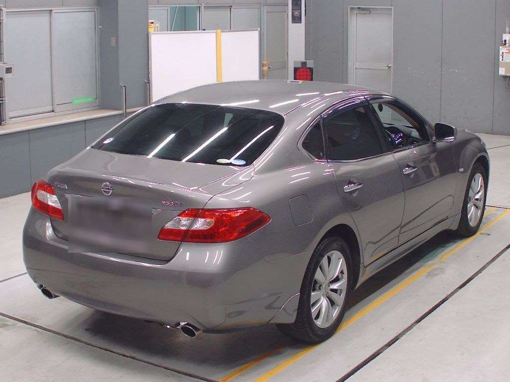 NISSAN FUGA
