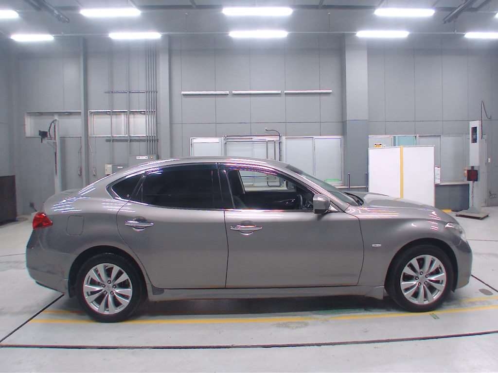 NISSAN FUGA