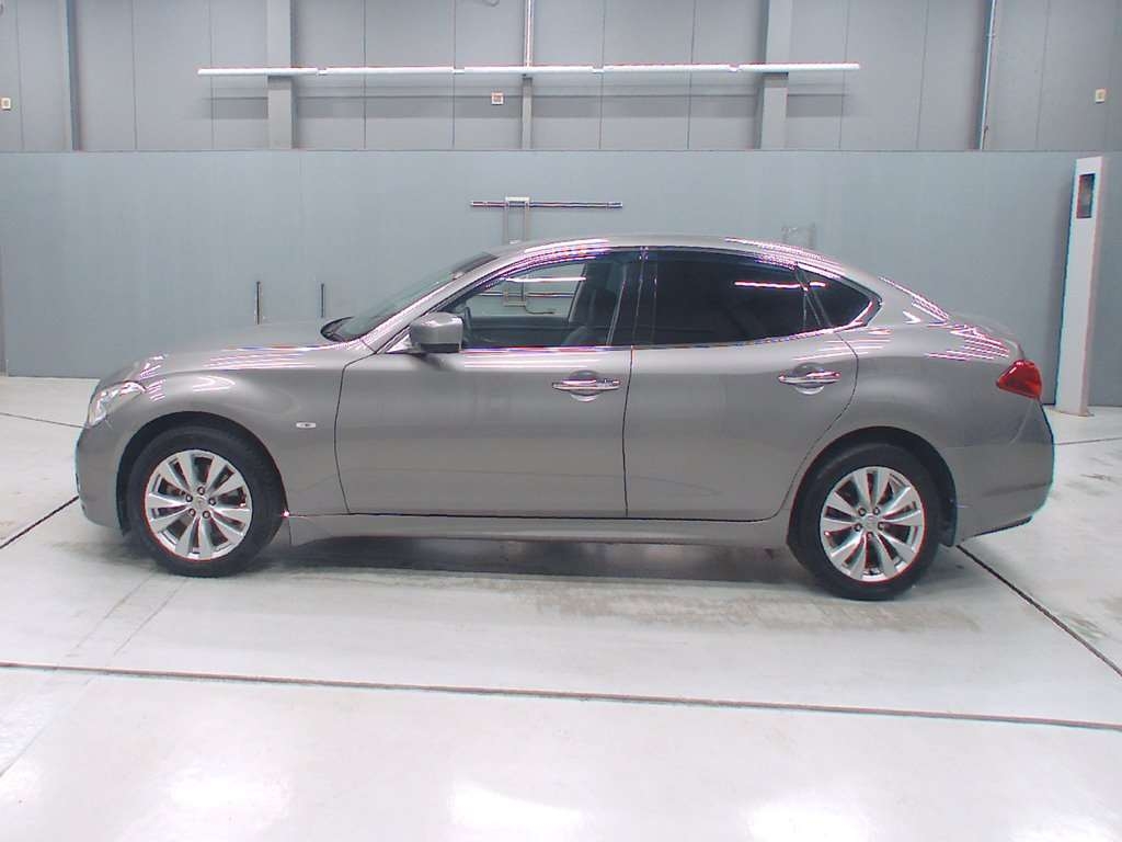NISSAN FUGA