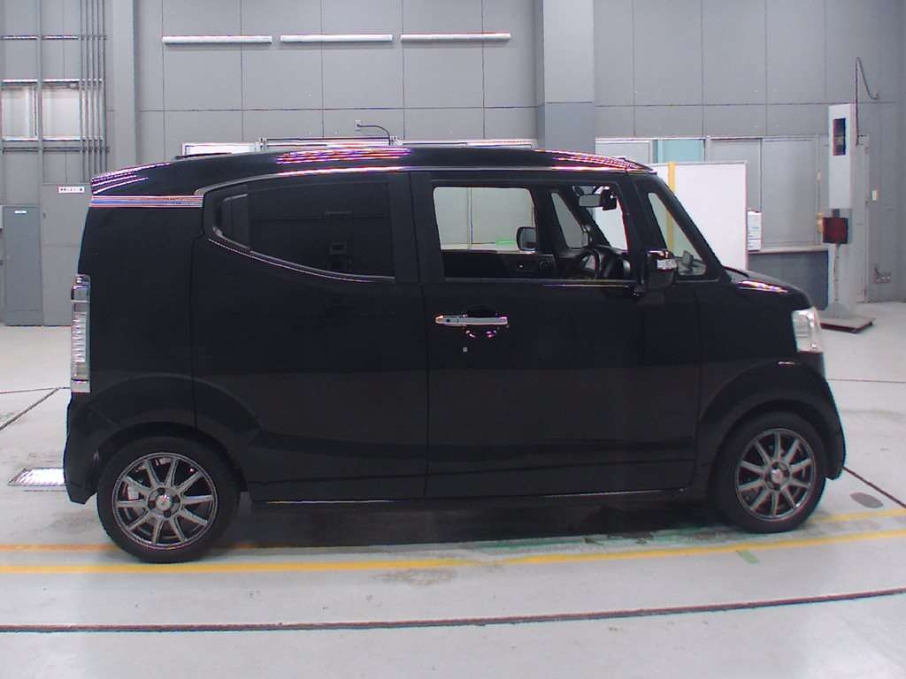 HONDA N-BOX SLASH