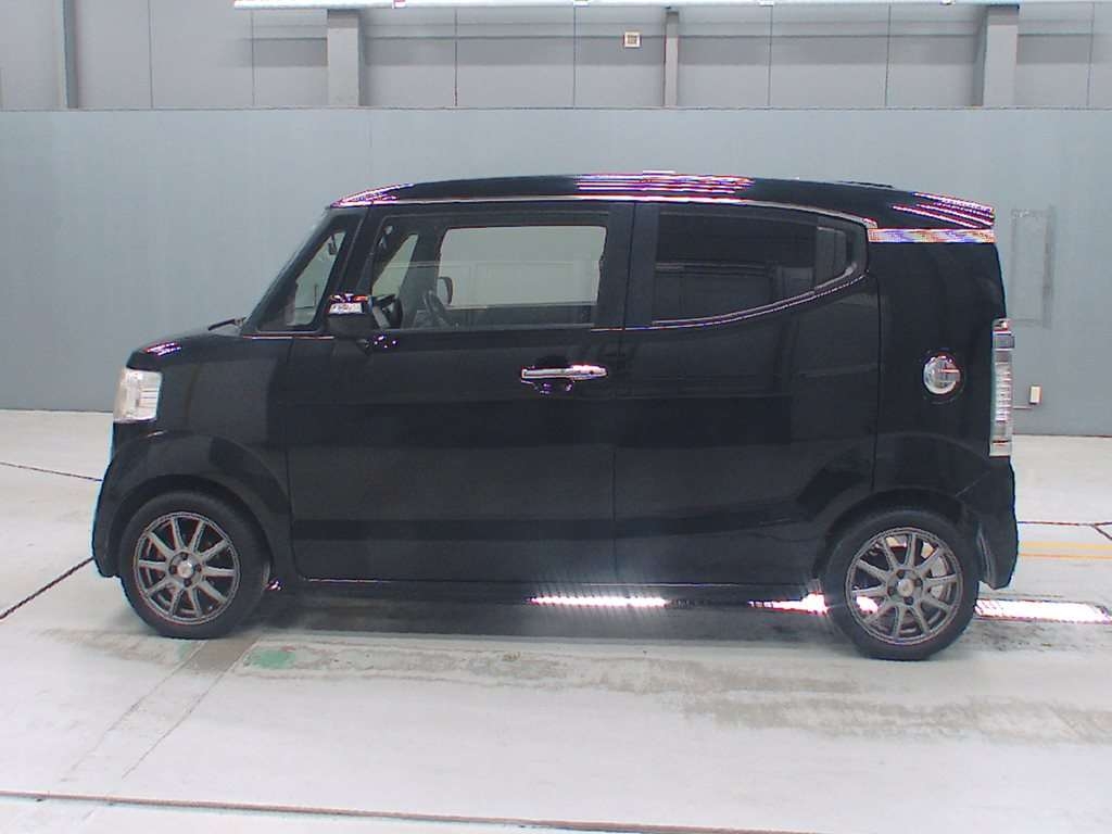 HONDA N-BOX SLASH