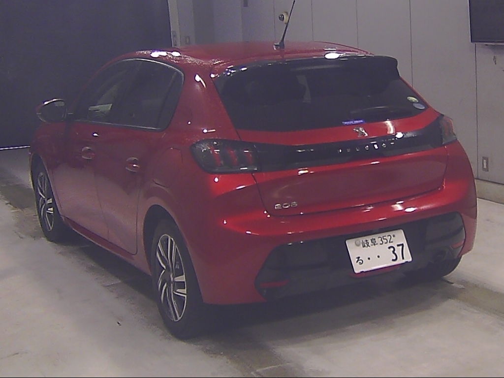 PEUGEOT 208