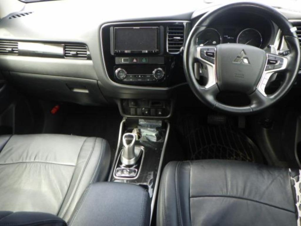MITSUBISHI OUTLANDER