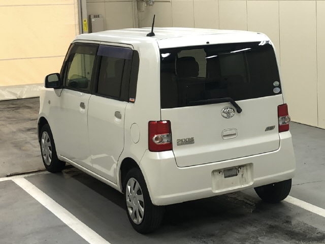 TOYOTA PIXIS SPACE