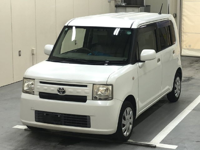 TOYOTA PIXIS SPACE