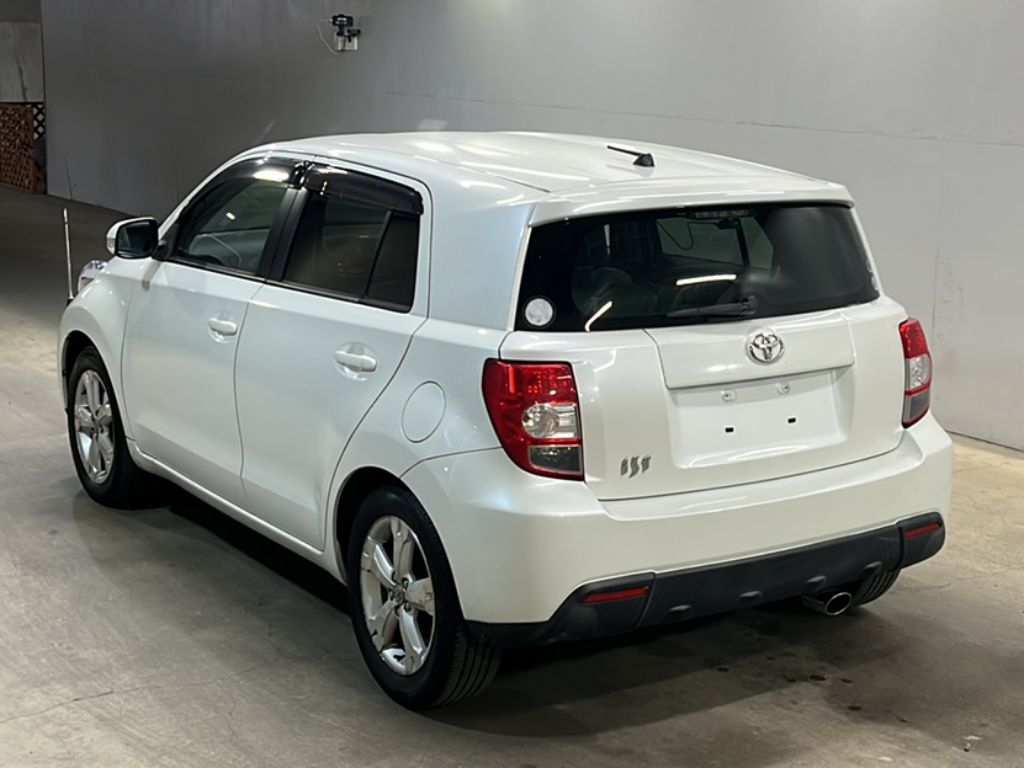 TOYOTA IST