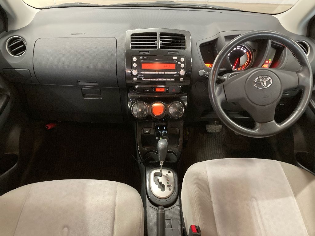 TOYOTA IST