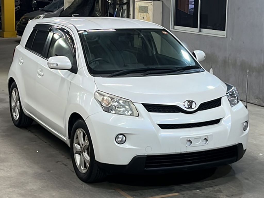 TOYOTA IST