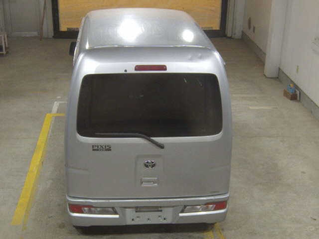 TOYOTA PIXIS VAN