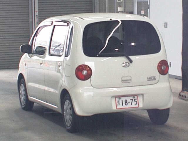 DAIHATSU MOVE LATTE