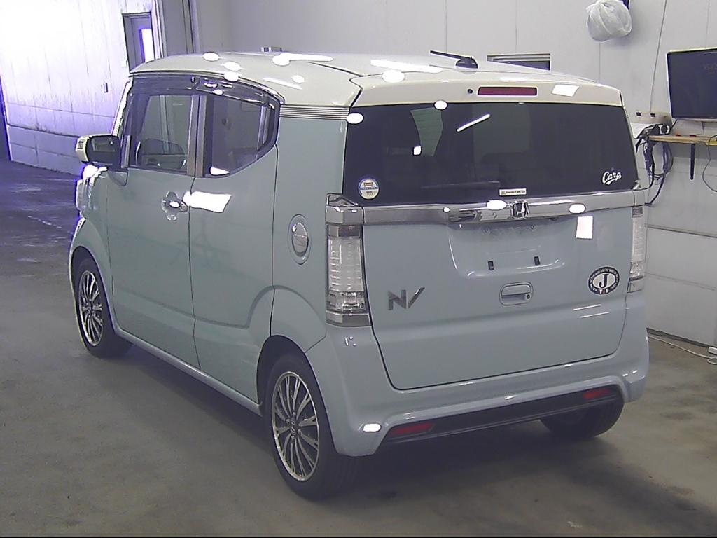 HONDA N-BOX SLASH