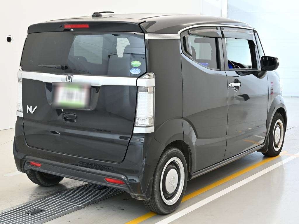 HONDA N-BOX SLASH
