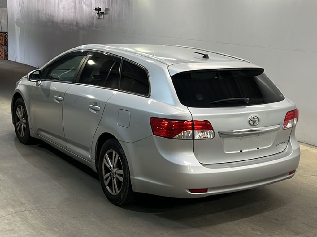 TOYOTA AVENSIS