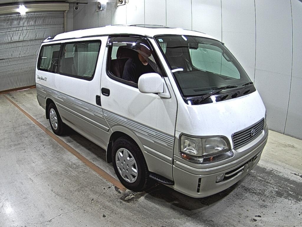TOYOTA HIACE