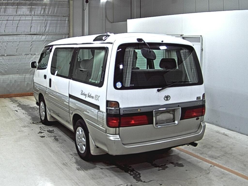 TOYOTA HIACE