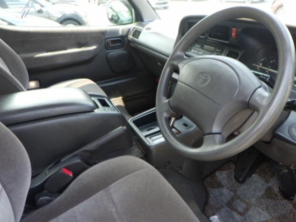 TOYOTA HIACE