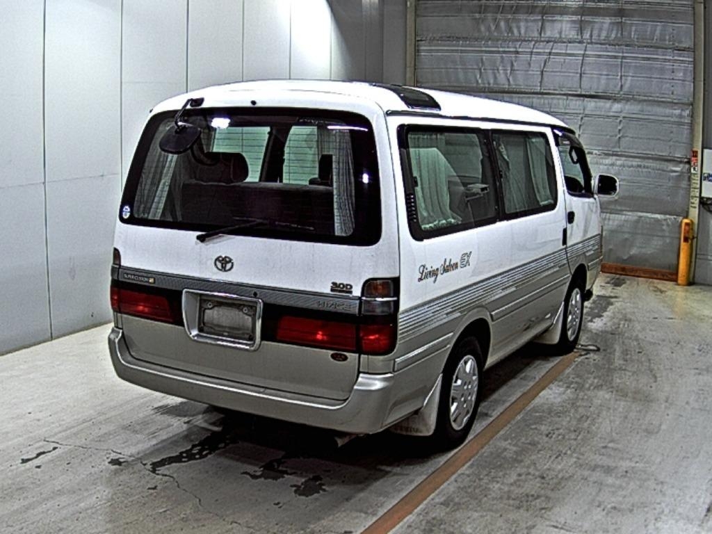 TOYOTA HIACE