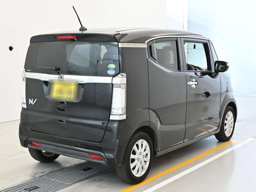 HONDA N-BOX SLASH