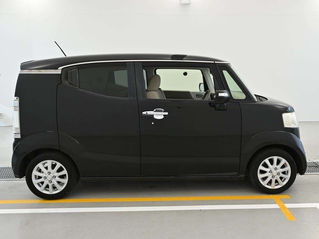 HONDA N-BOX SLASH