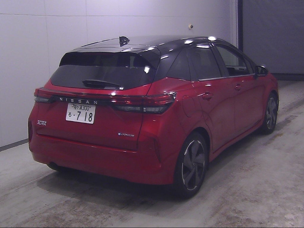 NISSAN AURA