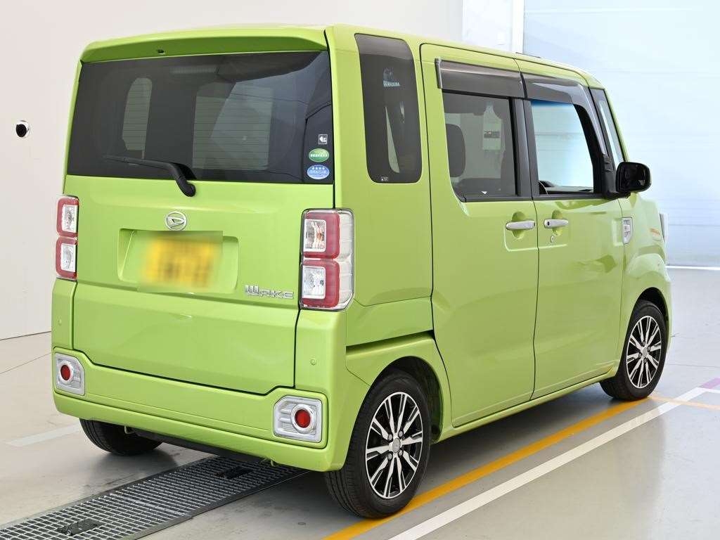 DAIHATSU WAKE