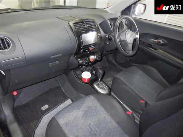 TOYOTA IST