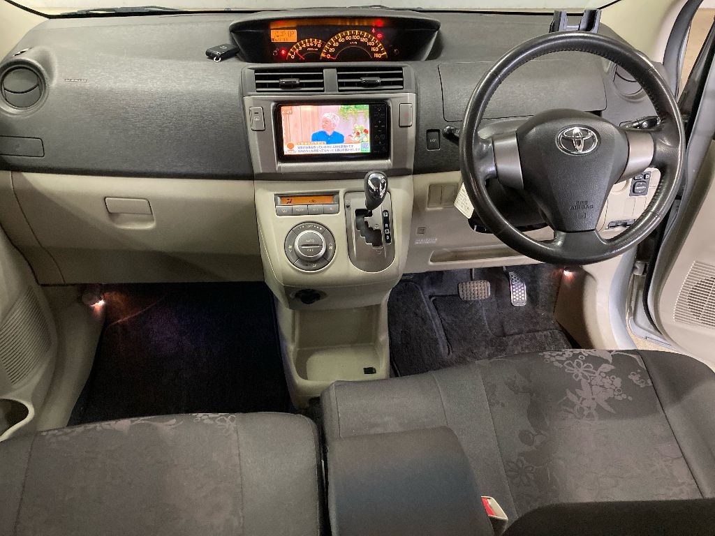 TOYOTA PASSO SETTE