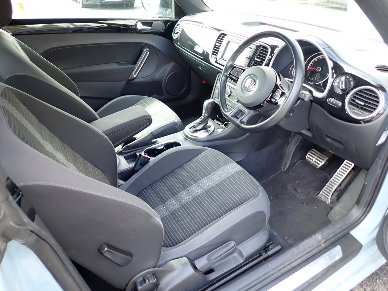 VOLKSWAGEN BEETLE