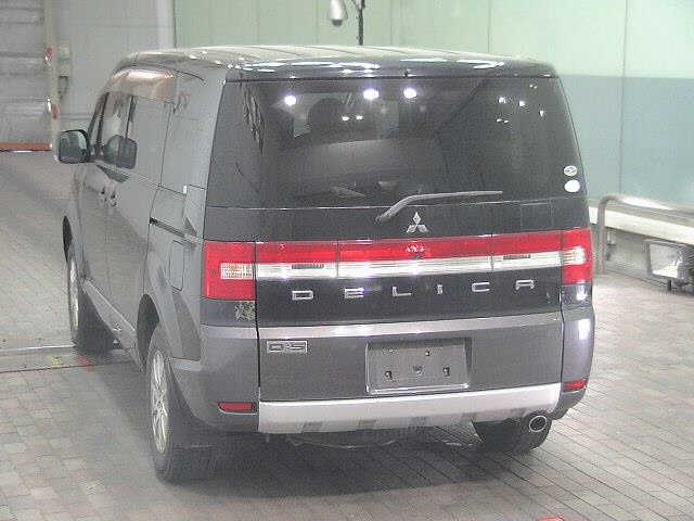 MITSUBISHI DELICA D:5