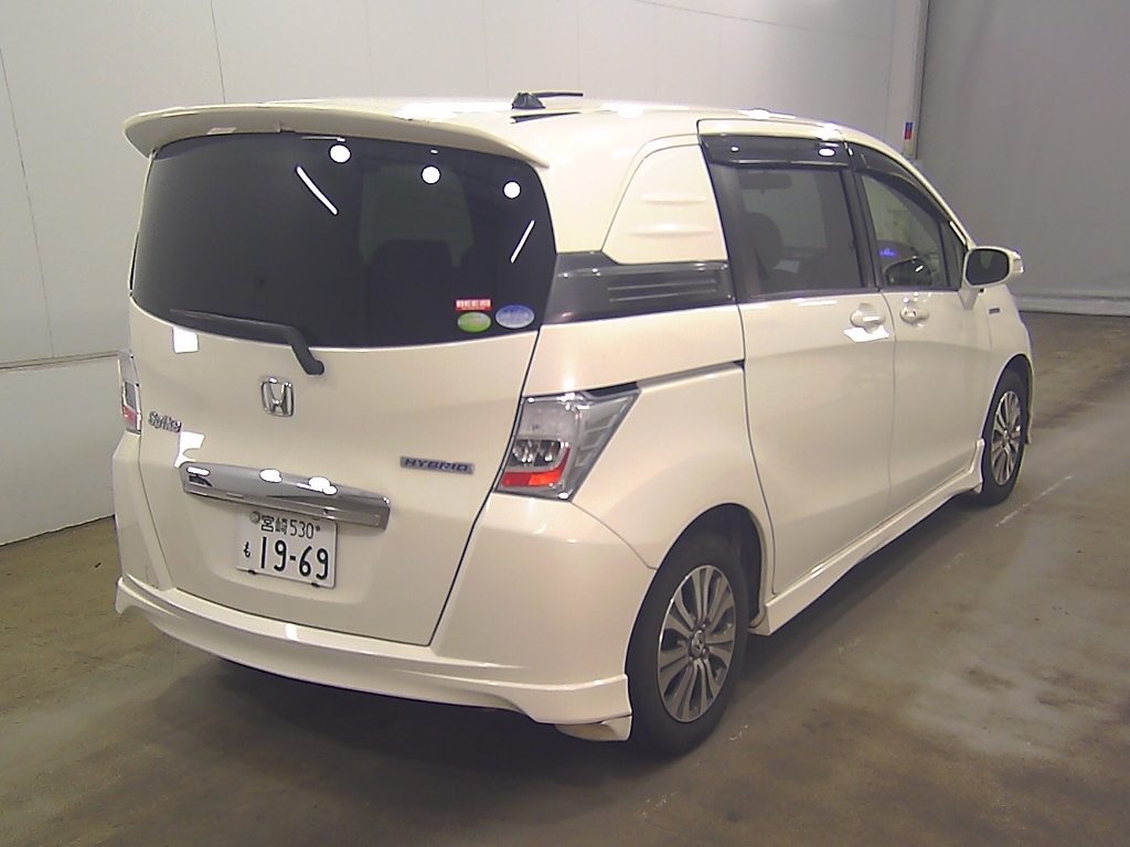 HONDA FREED SPIKE