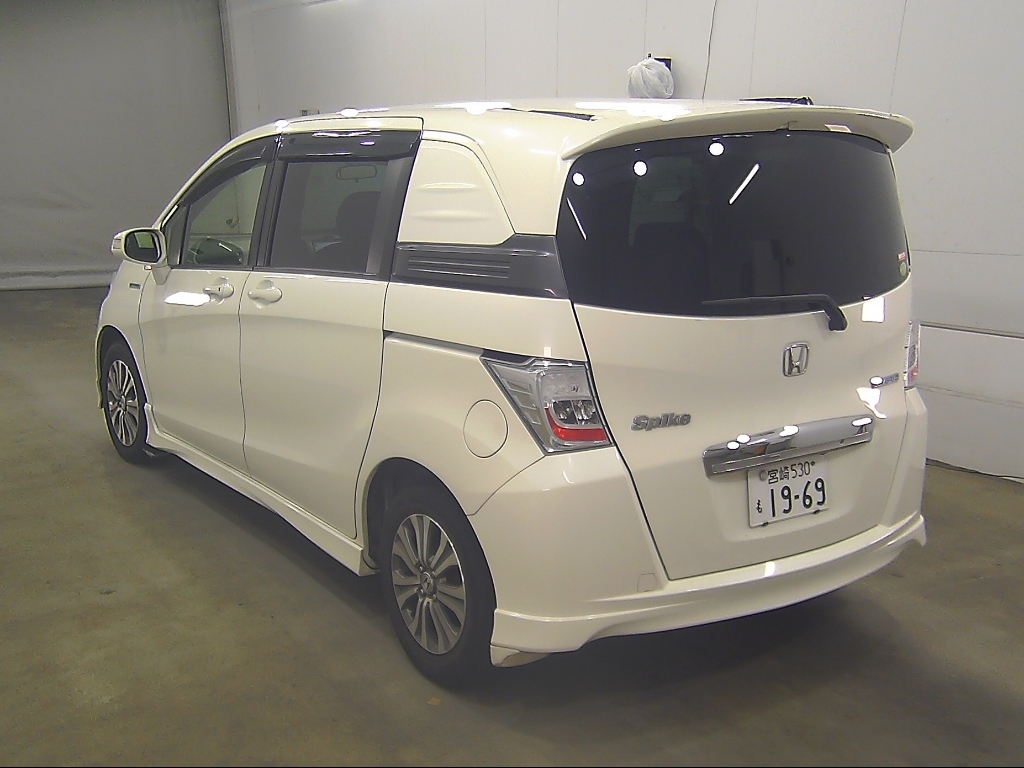 HONDA FREED SPIKE