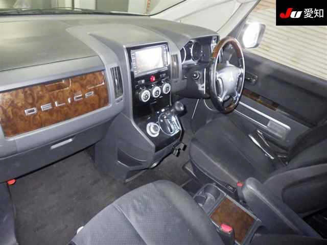 MITSUBISHI DELICA D:5