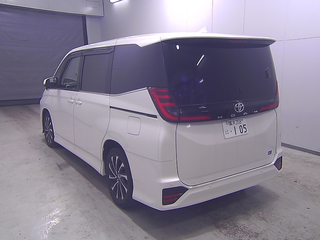 TOYOTA NOAH