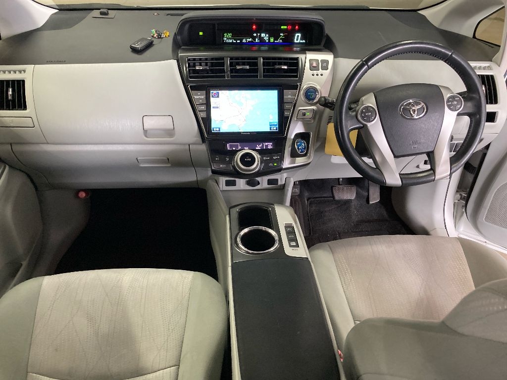 TOYOTA PRIUS ALPHA