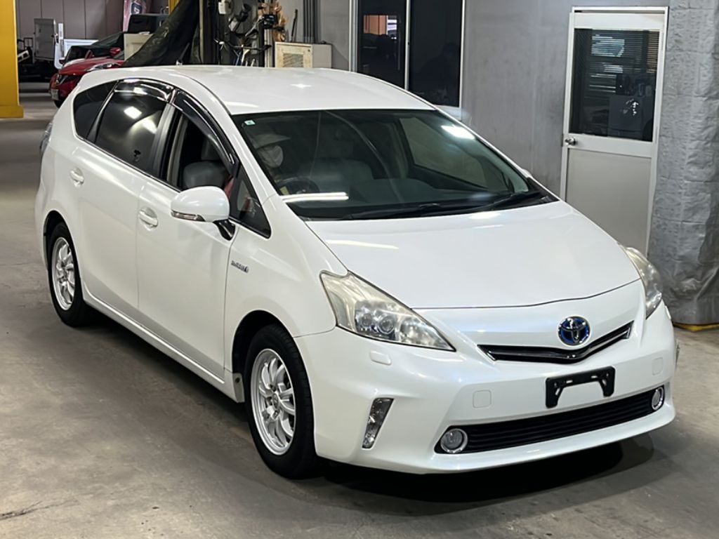 TOYOTA PRIUS ALPHA