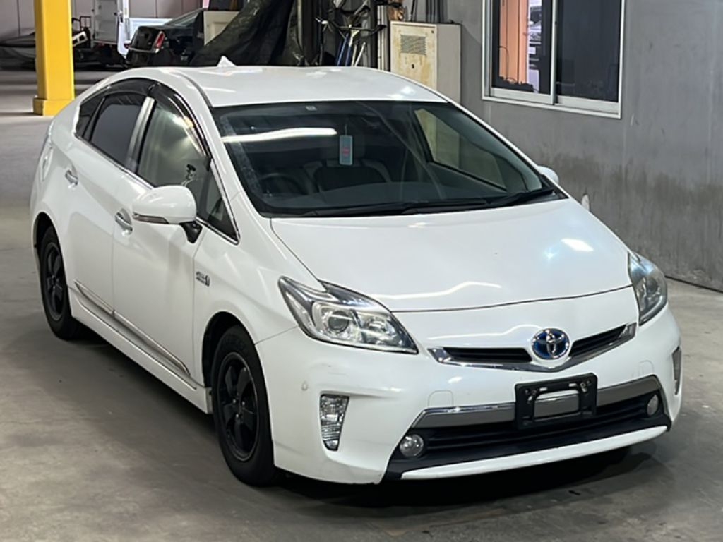 TOYOTA PRIUS PHV