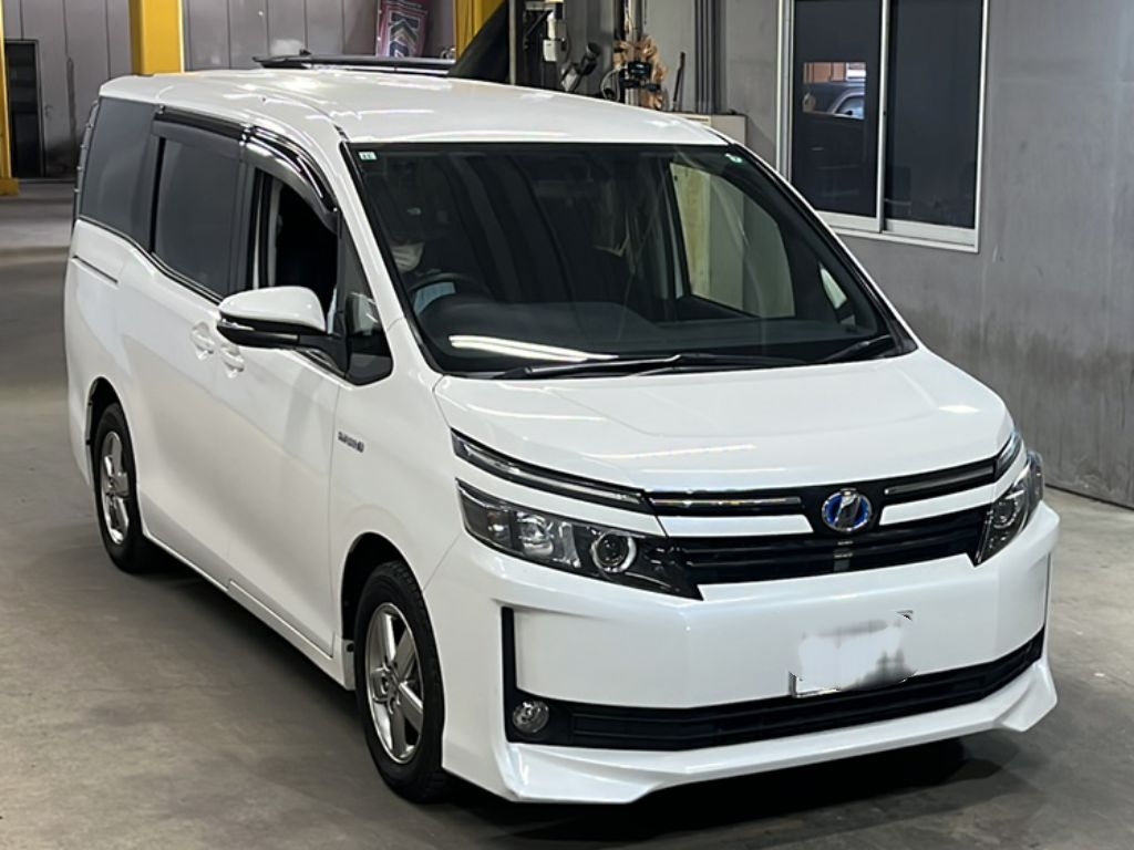 TOYOTA VOXY