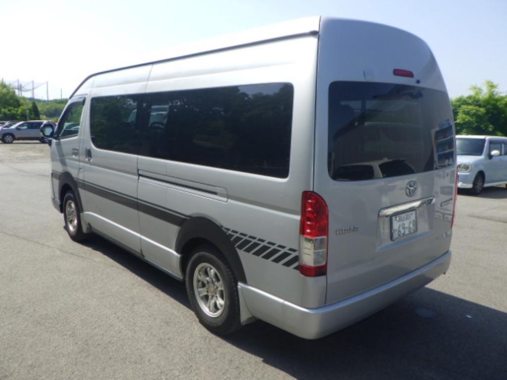 TOYOTA HIACE