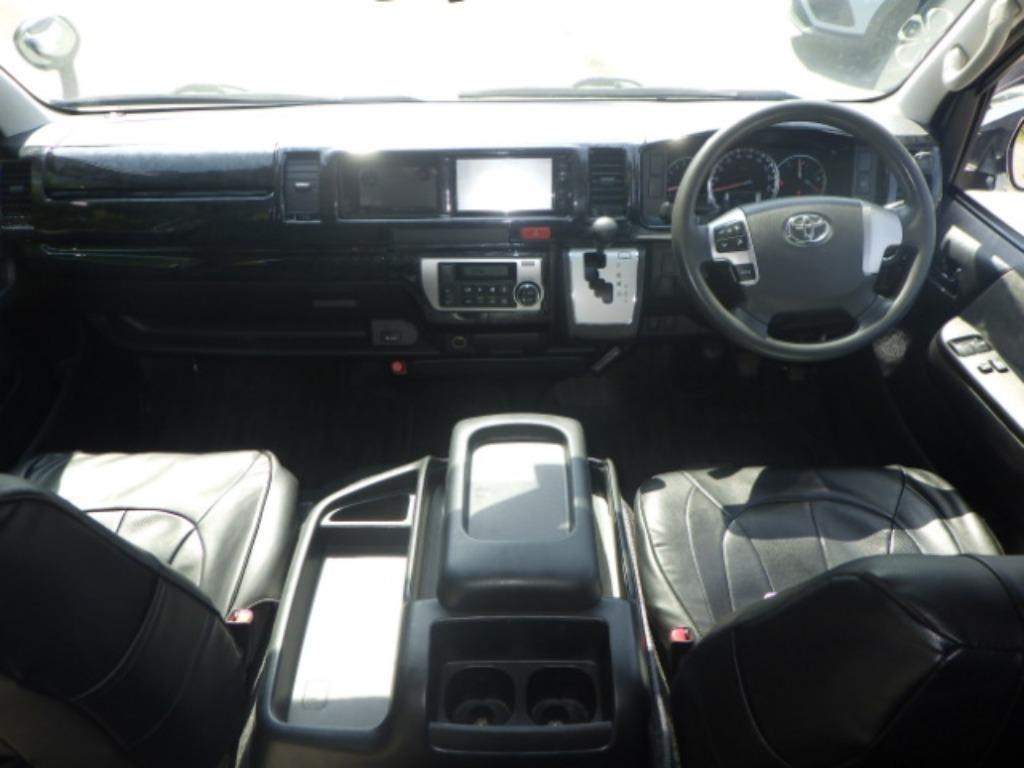 TOYOTA HIACE