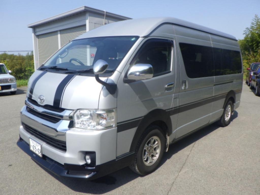 TOYOTA HIACE