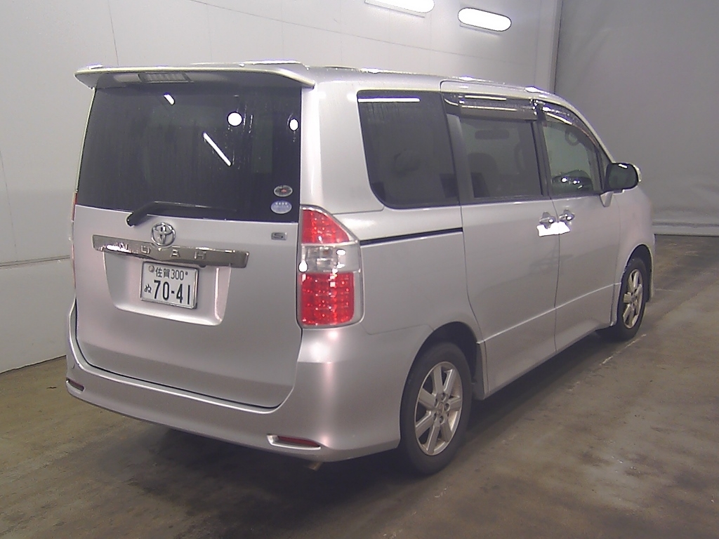 TOYOTA NOAH