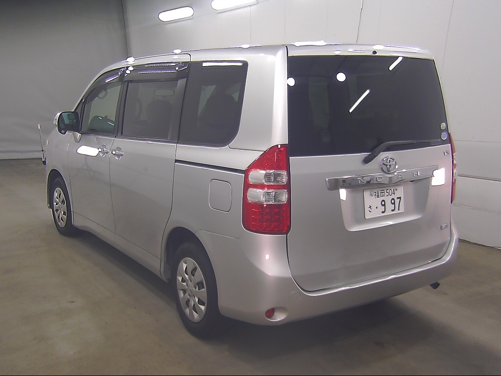 TOYOTA NOAH