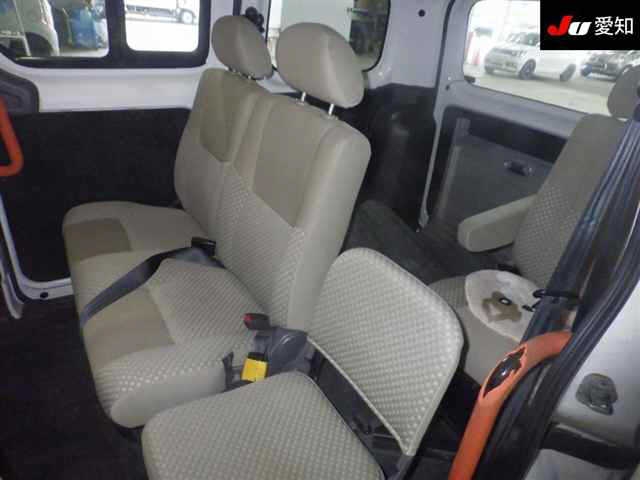 NISSAN NV200