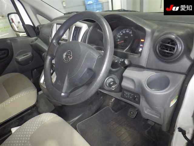 NISSAN NV200