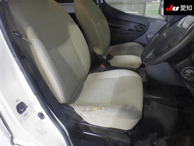 NISSAN NV200