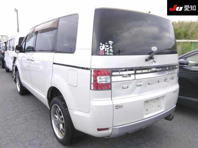 MITSUBISHI DELICA D:5