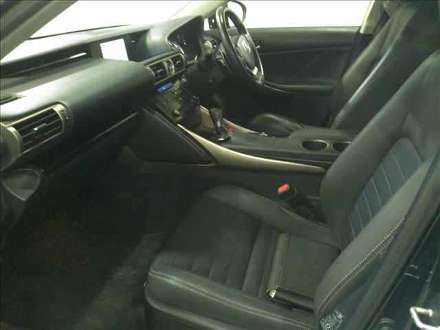 LEXUS IS300H