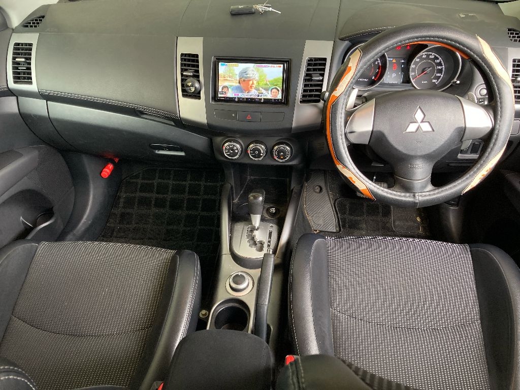 MITSUBISHI OUTLANDER