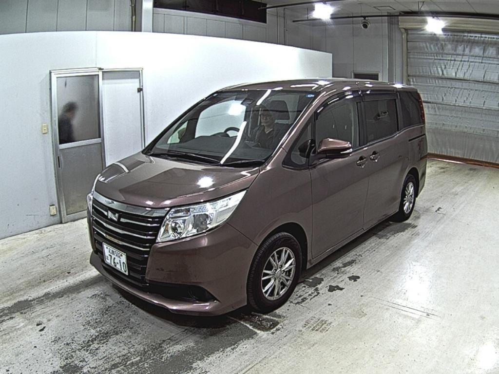 TOYOTA NOAH